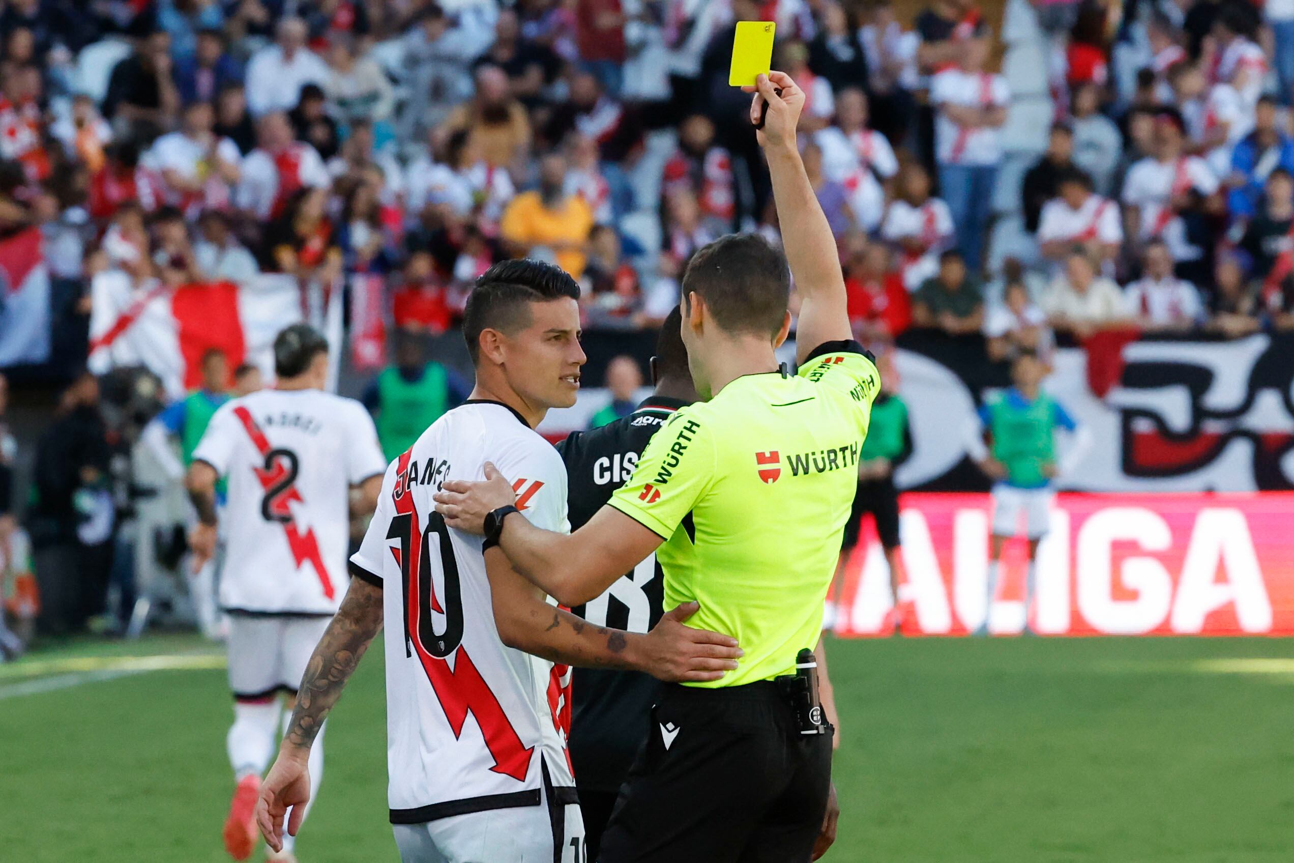 James Rodríguez fue amonestado en su debut como titular con el Rayo Vallecano. EFE/ J.J.Guillén