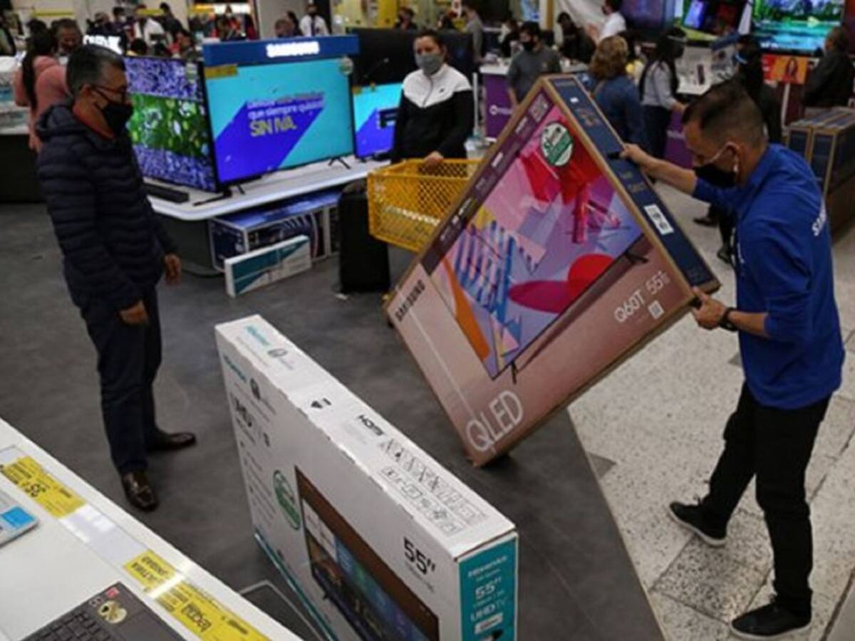 Exministros, políticos y académicos piden suspender los días sin IVA