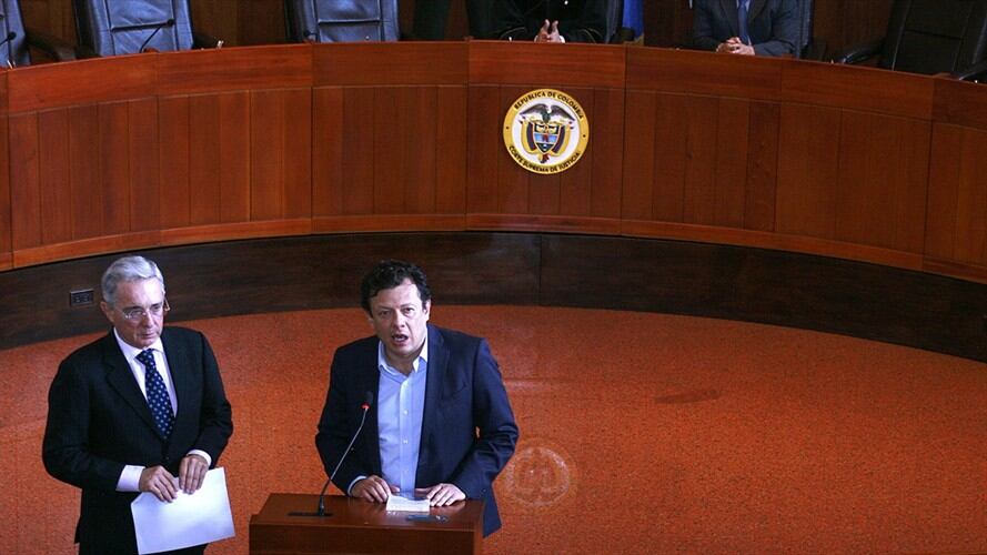 Ante la Corte Suprema de Justicia hubo conciliación entre el exgerente del Canal Capital, Hollman Morris, y el expresidente de la República, Álvaro Uribe Vélez. Foto: Prensa Corte Suprema de Justicia