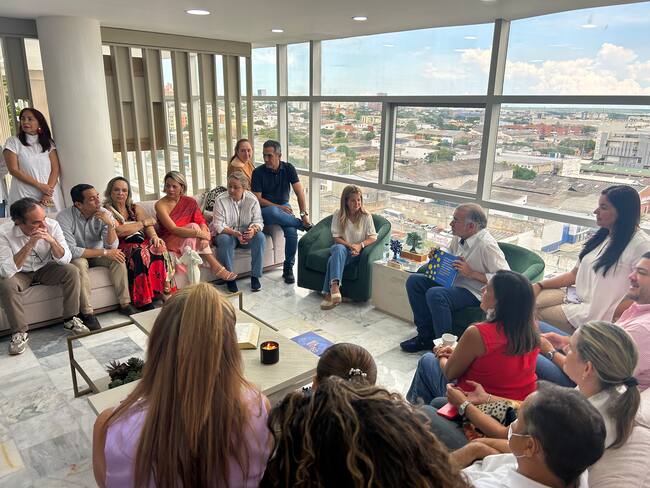 La gobernadora Elsa Noguera y Eduardo Verano iniciaron las labores de empalme entre ambos gobiernos /Jorge De La Hoz