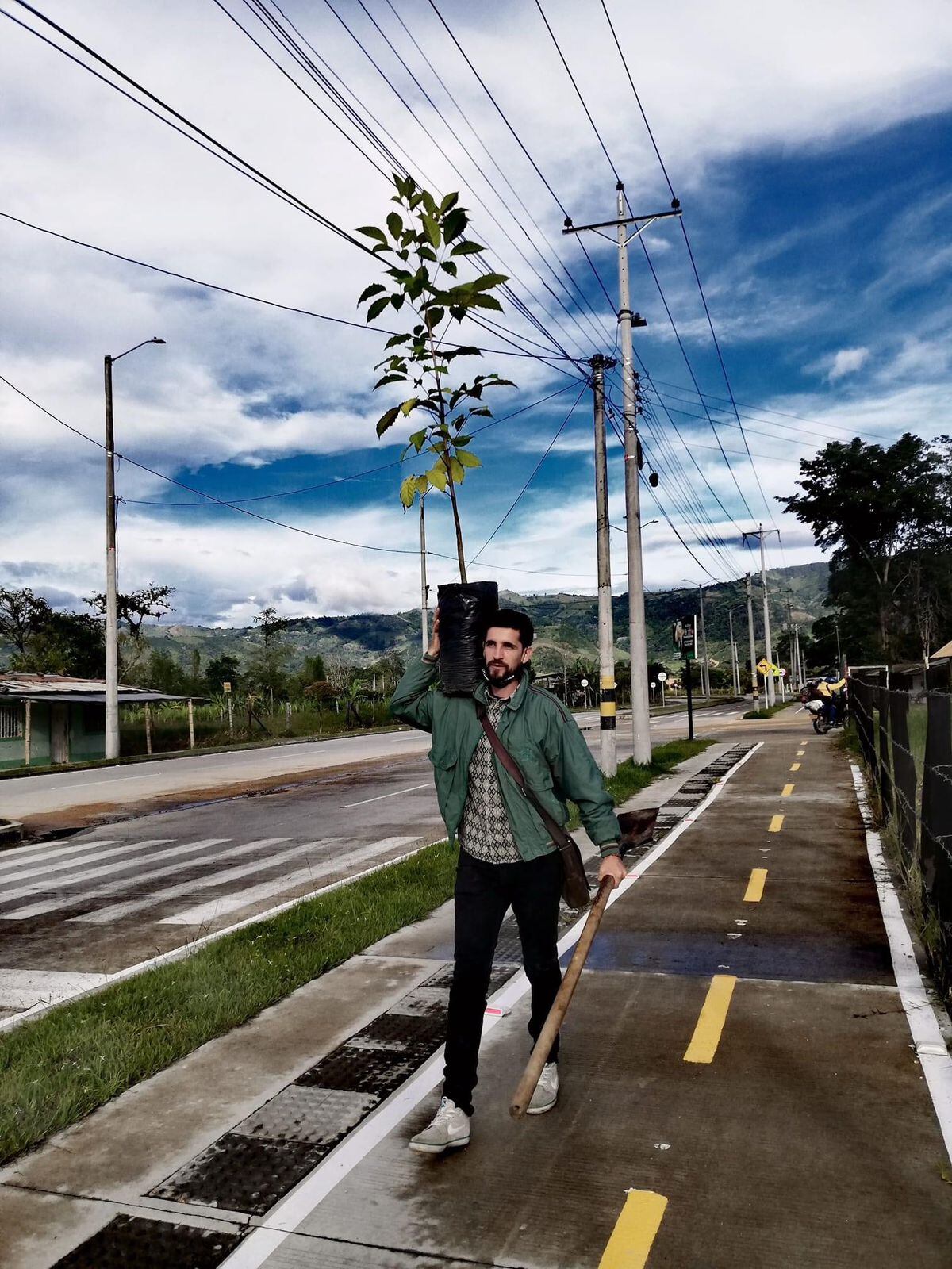 Caminara mil kilómetros, dejando el mensaje de amor por el medio ambiente.