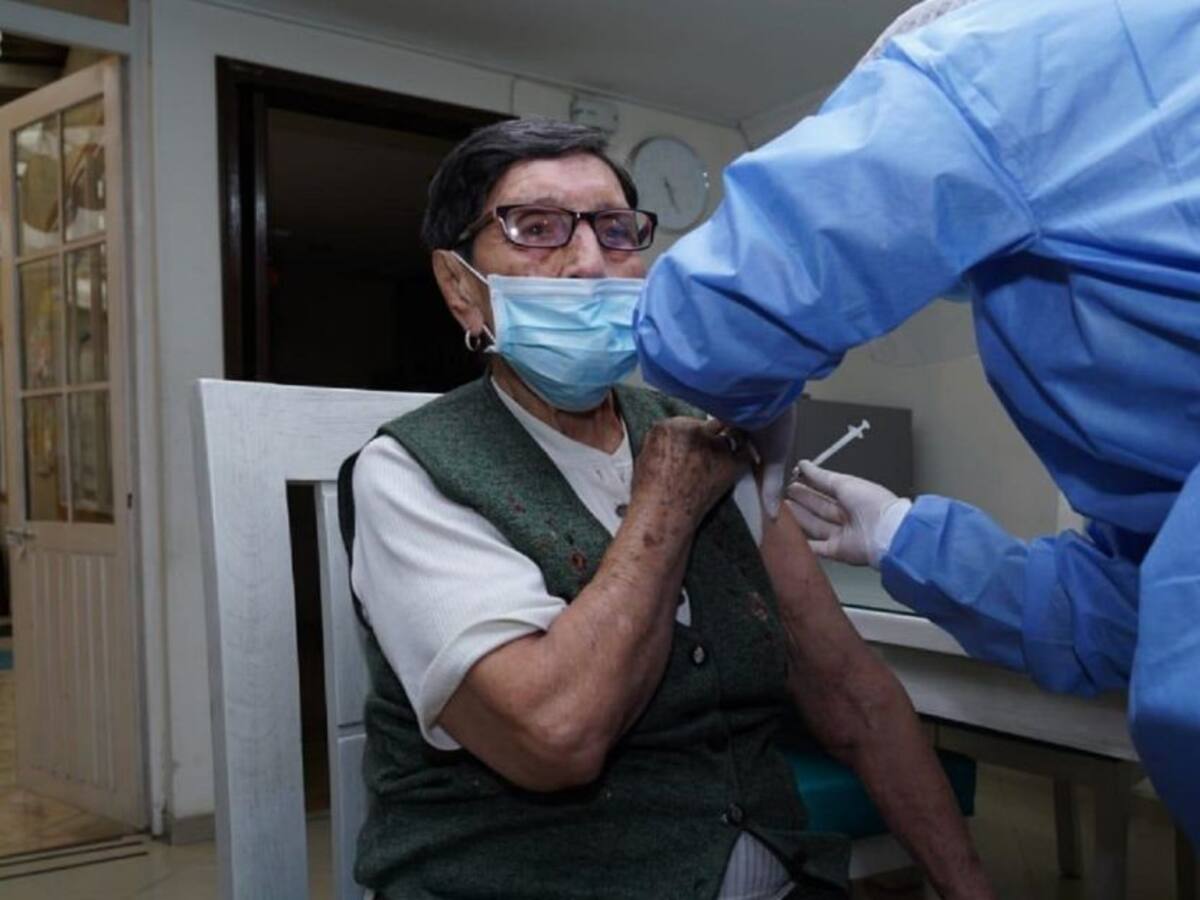 “Casos exitosos de Astrazeneca son más que los casos con efectos adversos"