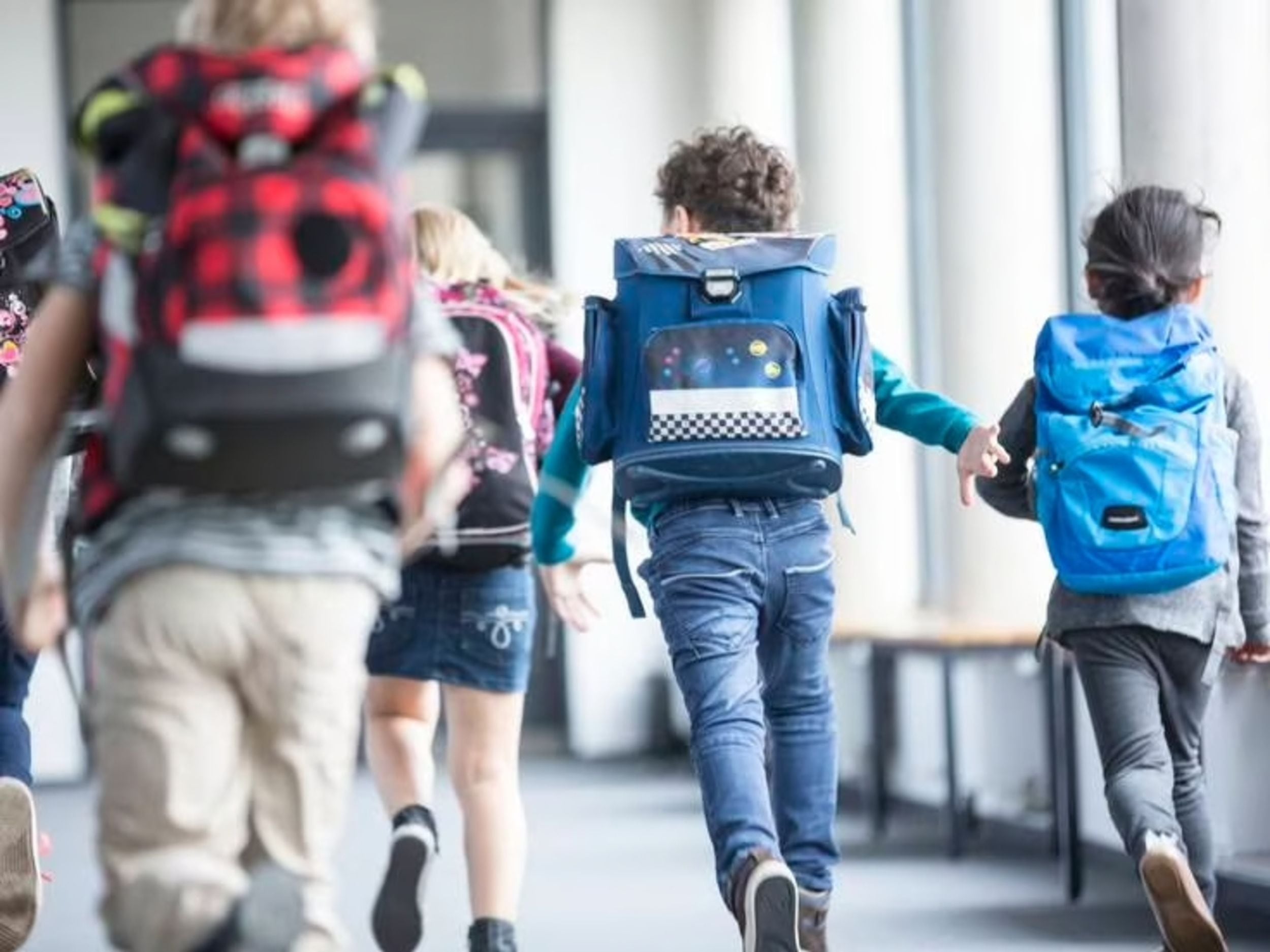 Imagen de referencia de niños en colegio. Foto: Getty Images. / Pavel Horak