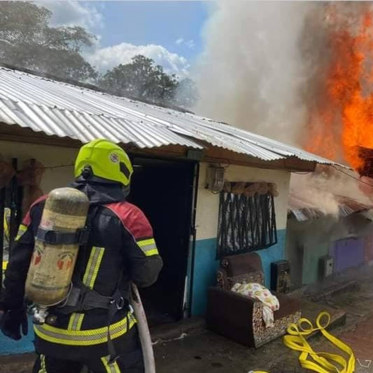 12 Viviendas consumidas por las llamas debido a un incendio en Montenegro, Quindío