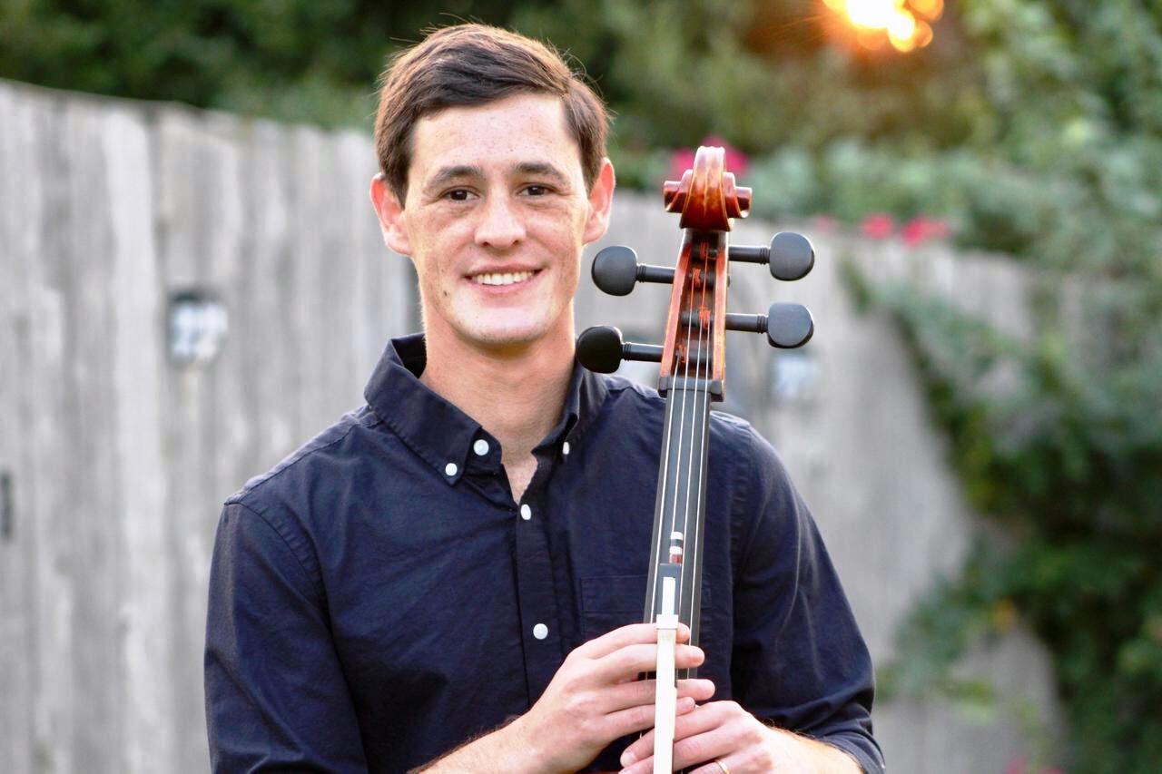 El cellista venezolano Simón Ablan celebra 20 años de trayectoria en la música