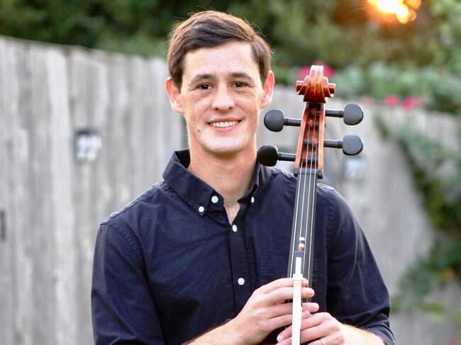 El cellista venezolano Simón Ablan celebra 20 años de trayectoria en la música