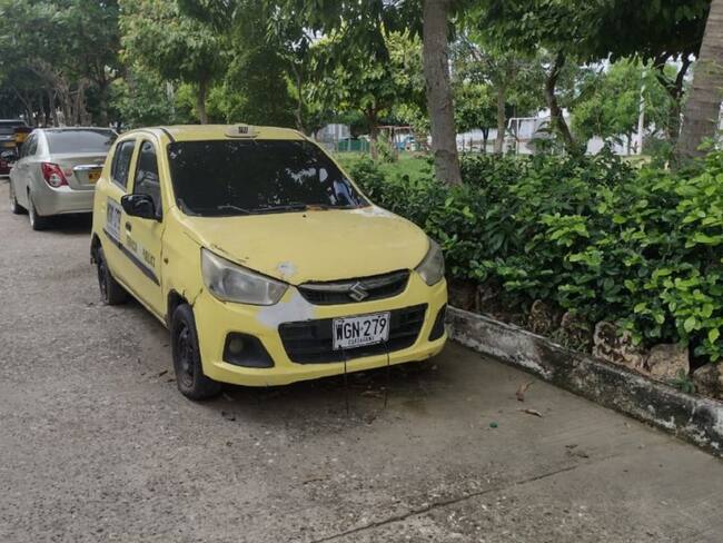 Taxis abandonados en el barrio El Recreo de Cartagena