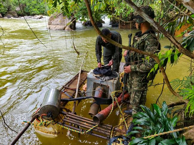 Unidades de minería del Clan del Golfo en San Carlos, Antioquia. Foto: Cuarta Brigada.