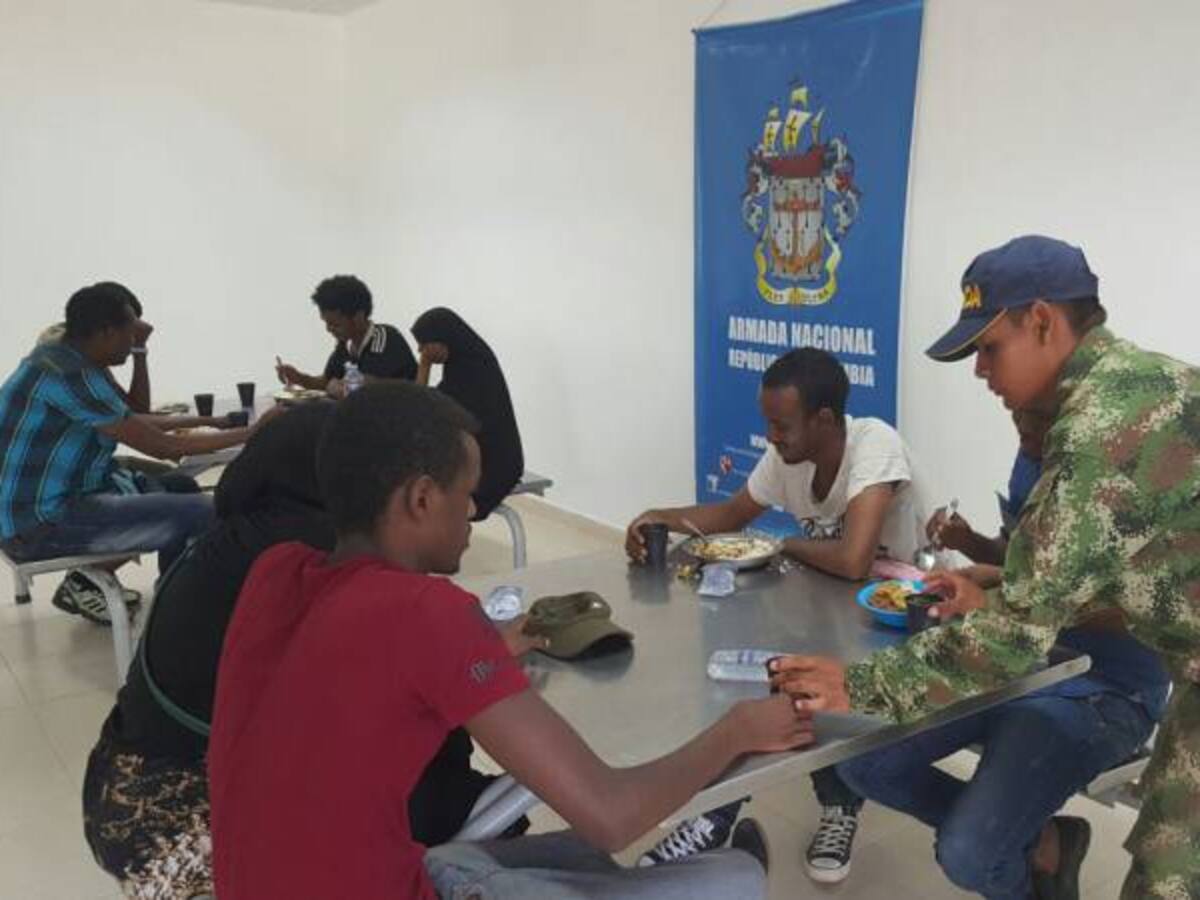 La Armada Nacional halló ocho africanos abandonados en embarcación en Urabá