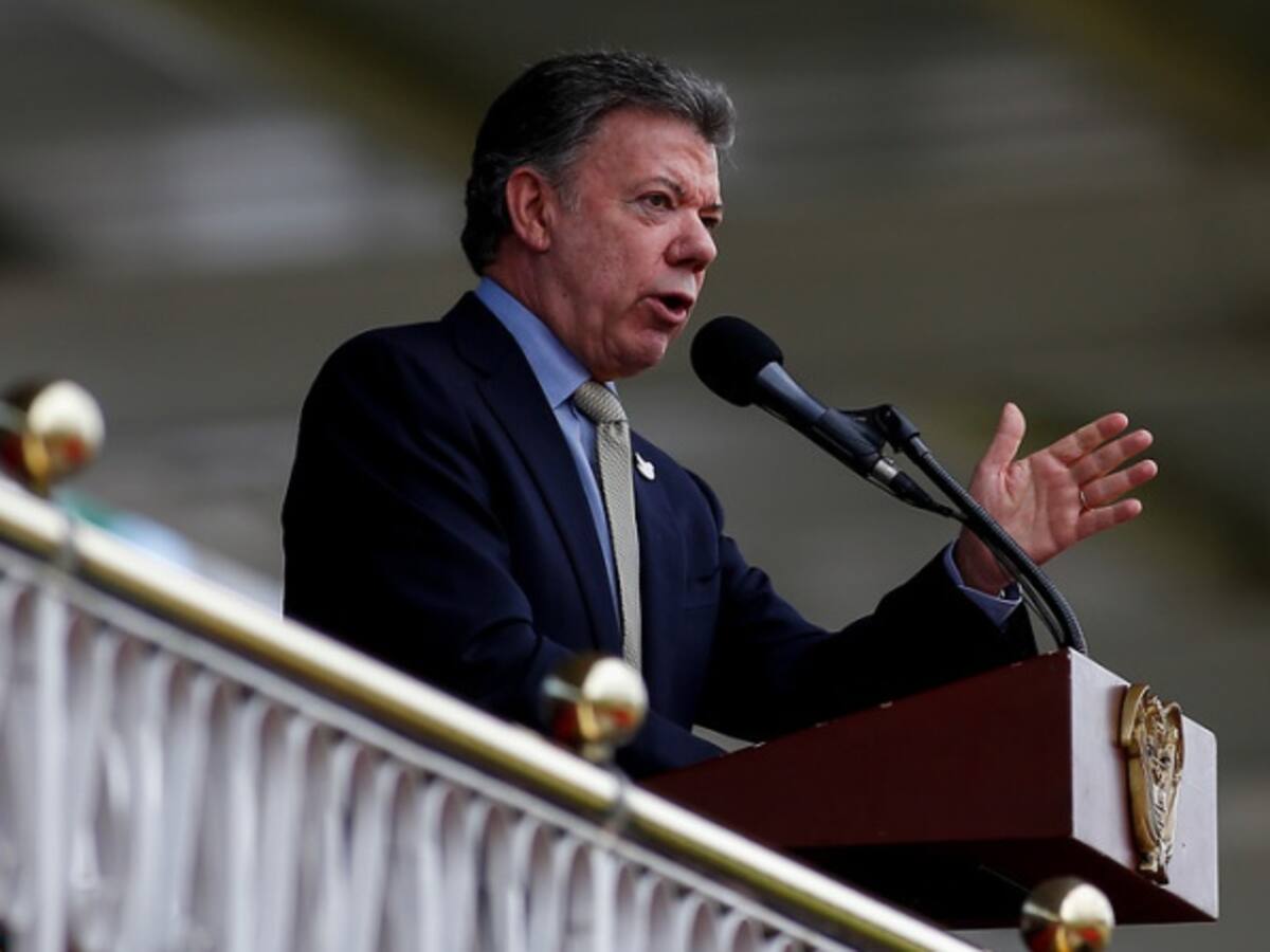 Más de 1.100 integrantes de bacrim fueron capturados o han muerto en 2016: Santos