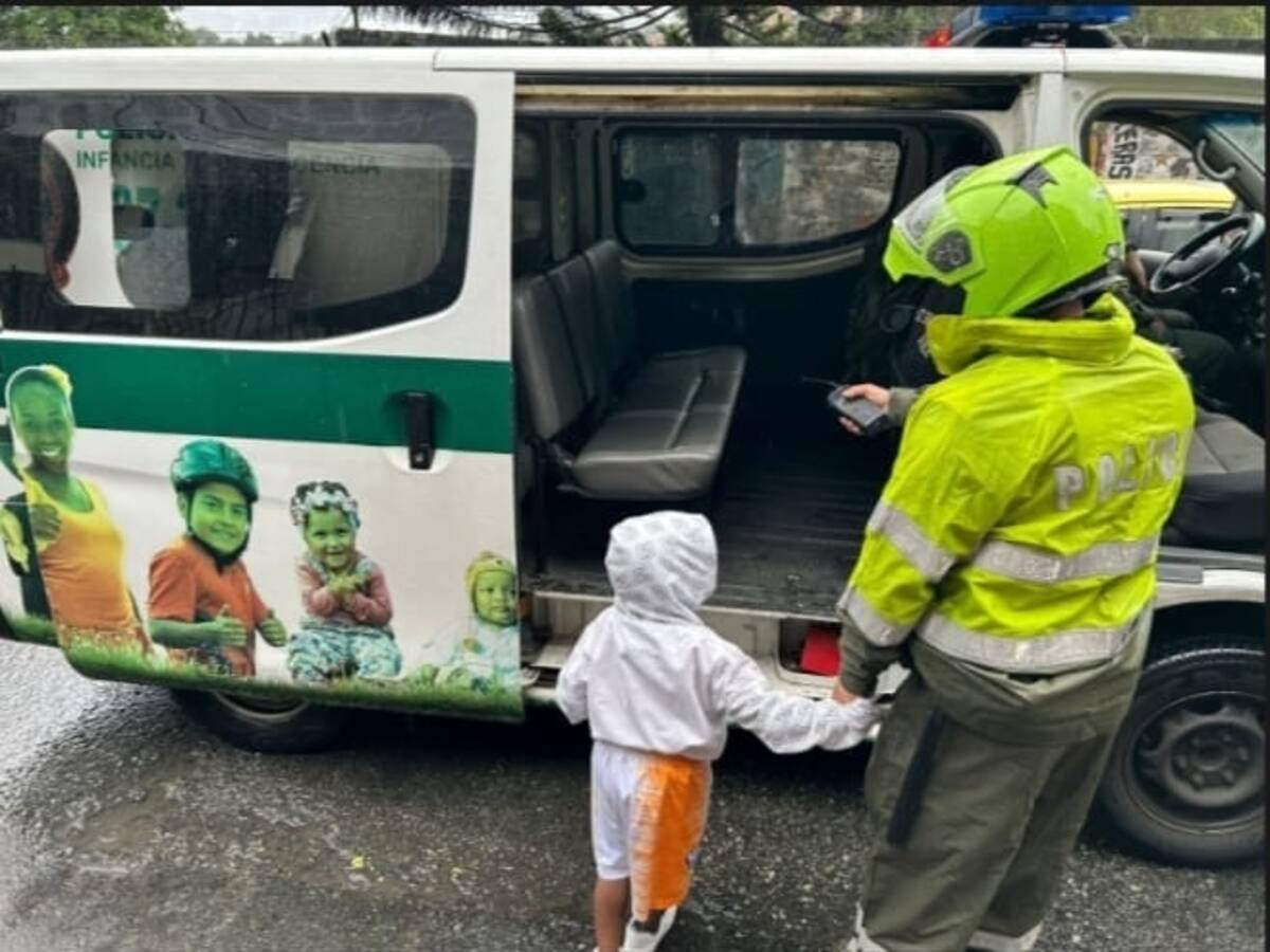 Comuna 13: la policía rescató por una ventana a un niño de cinco años abandonado