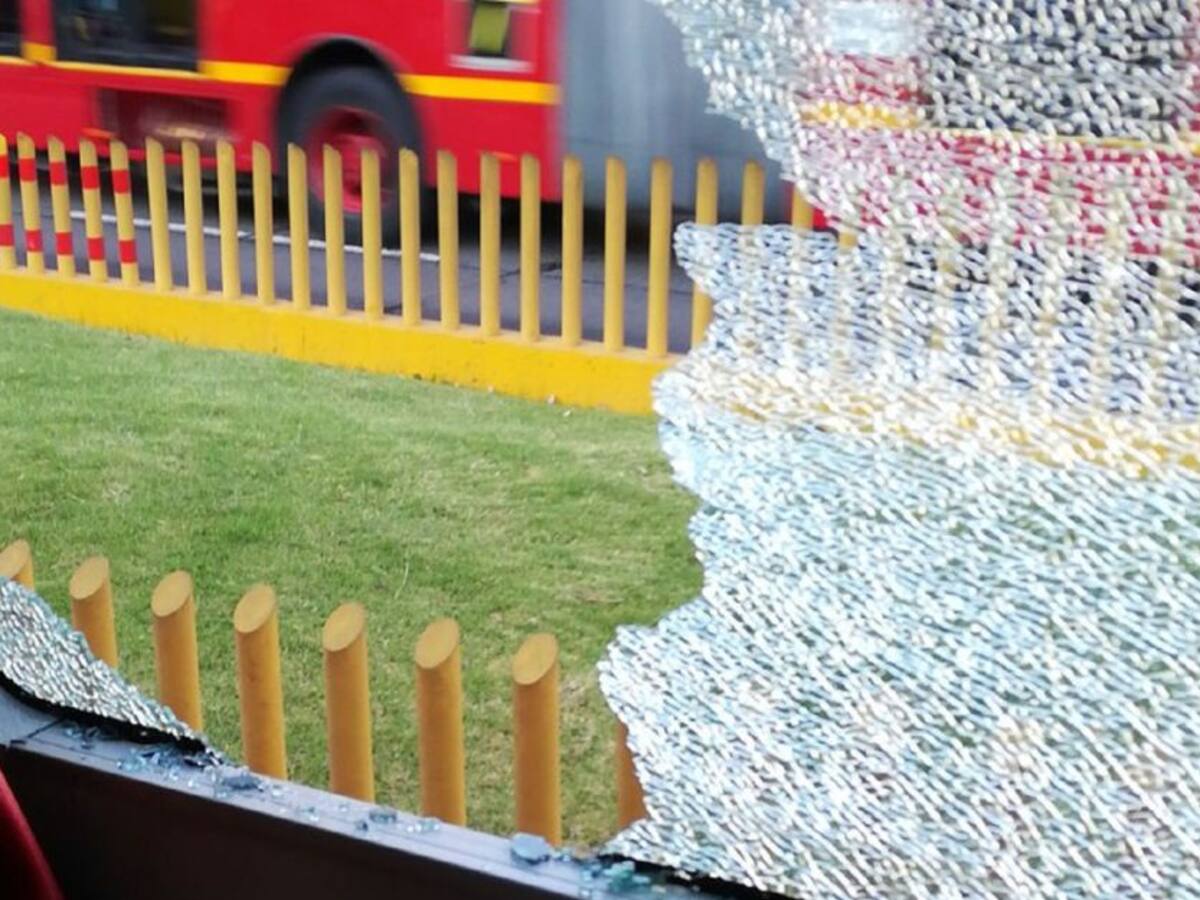 Estrellada de dos buses de Transmilenio deja una persona herida