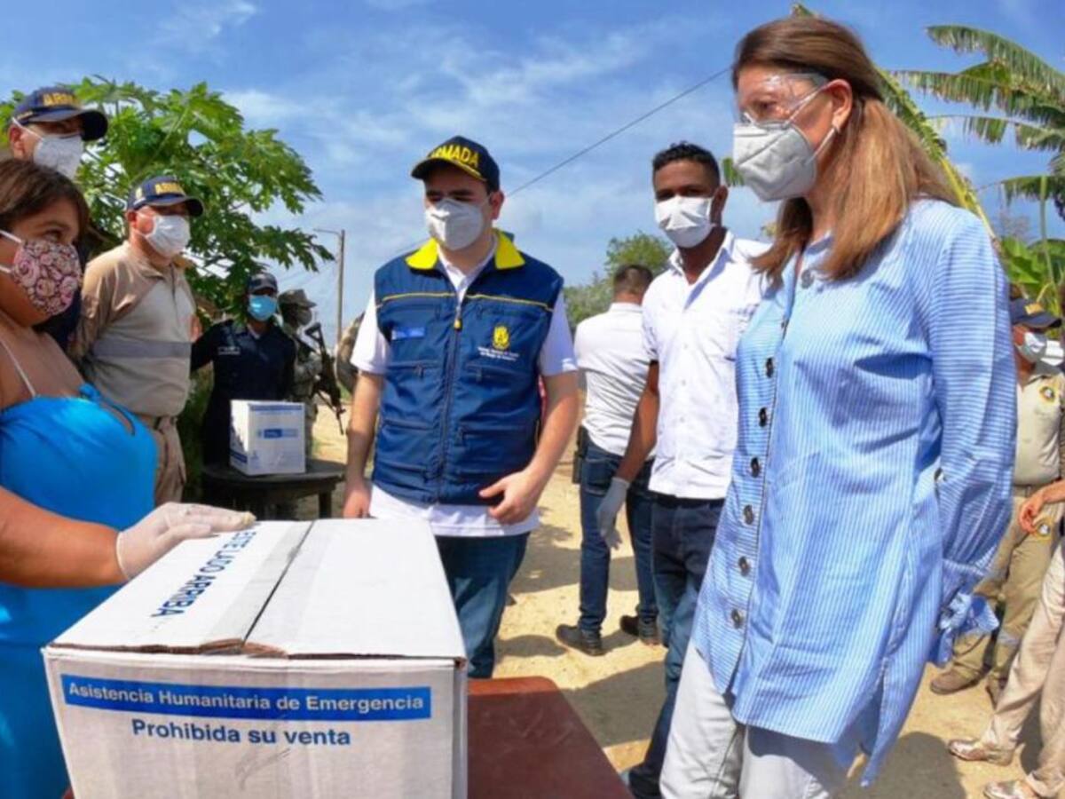 Vicepresidenta y Gobernador de Bolívar entregaron ayudas en Santa Rosa