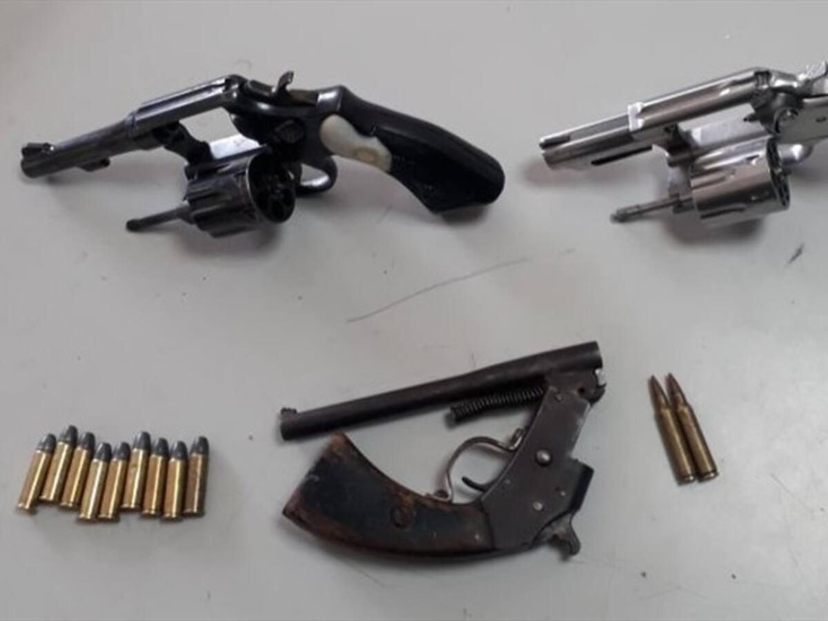 Policía halla moto hurtada y armas en zona rural de Popayán