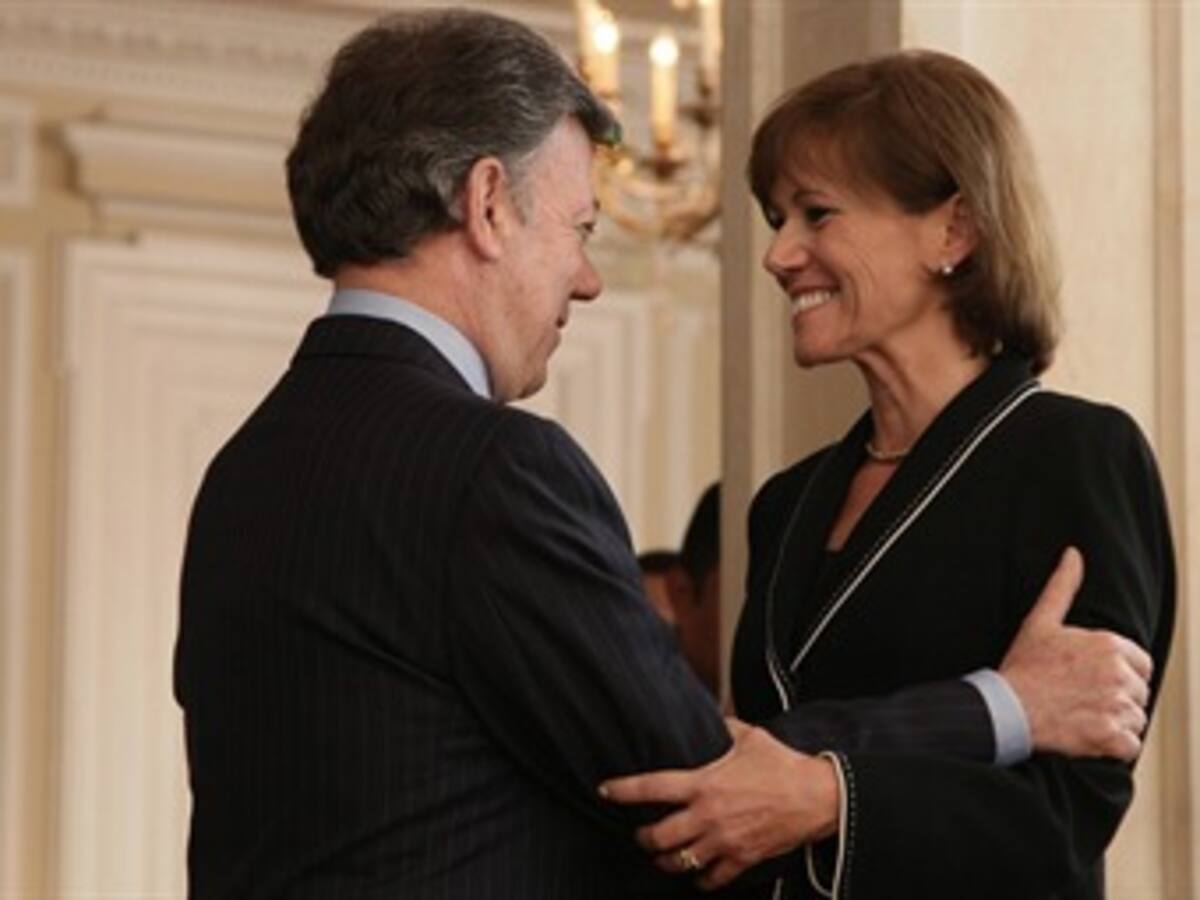 Santos posesiona a nuevos embajadores en Kenia, Uruguay, Suiza y Tailandia