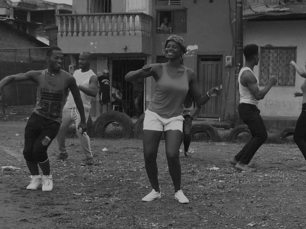 ¿Quién pensaría que bailar le da la oportunidad de estudiar a los jóvenes?