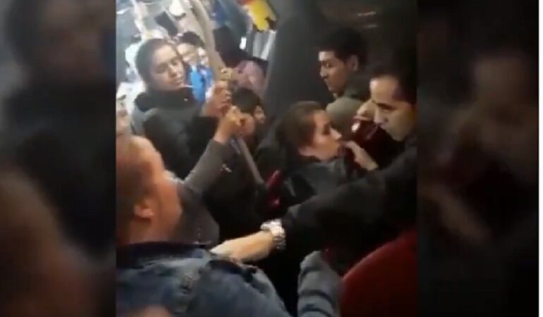 ¡Infraganti! Mujer pilló a su esposo con su amante en Transmilenio