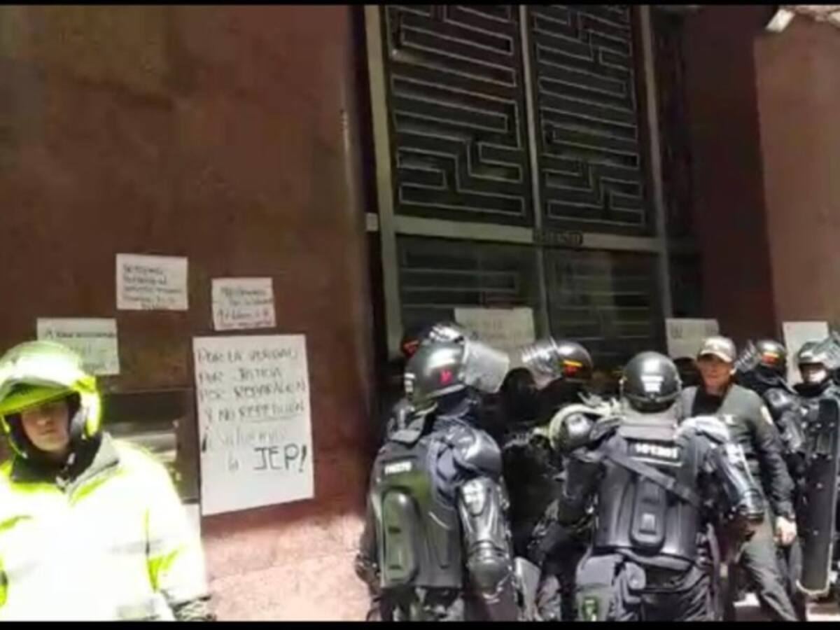 Estudiantes se tomaron sede administrativa de MinInterior