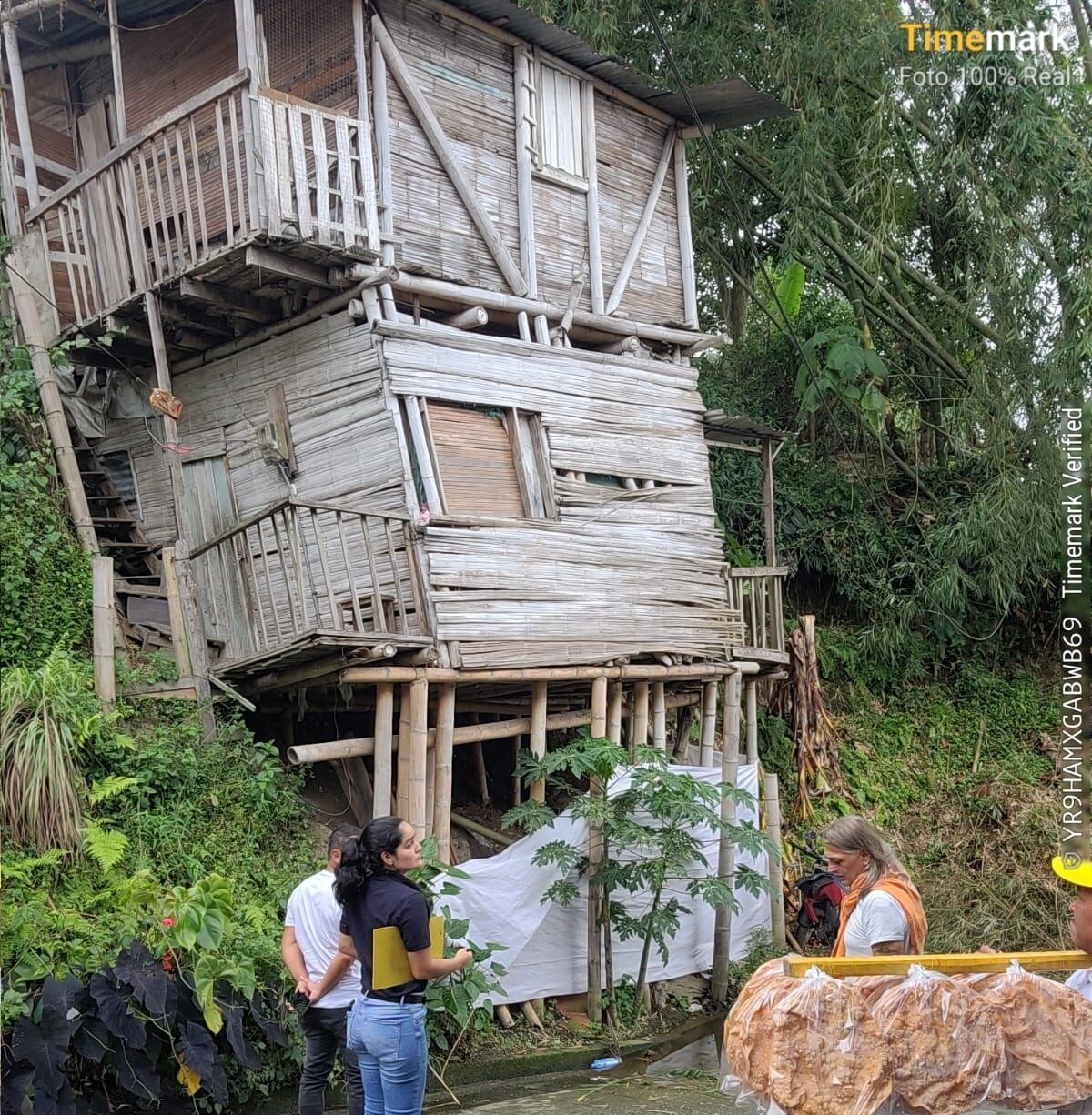 Casa amenaza riesgo de colapso en Armenia. Foto: Cortesía Alcaldia de Armenia
