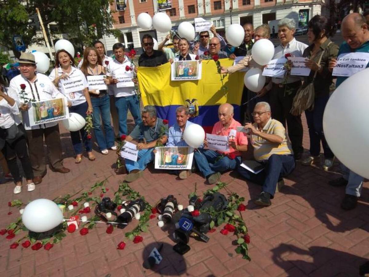 Plantón de periodistas de Cali por asesinato colegas ecuatorianos