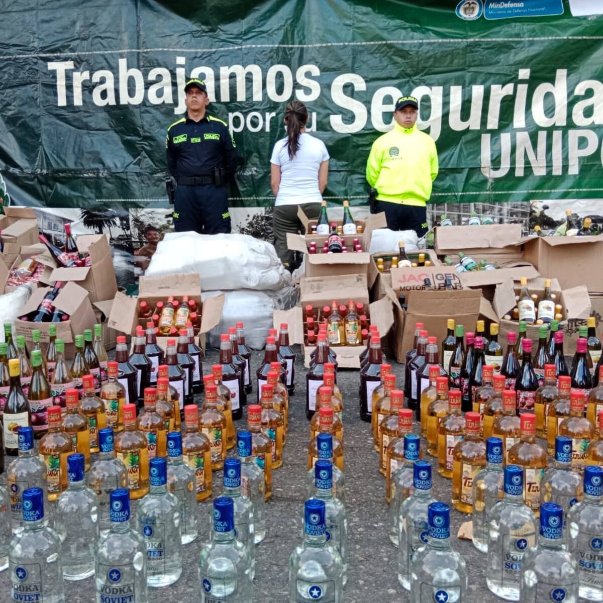 1.500 litros de licor adulterado fue incautado por las autoridades de Medellín