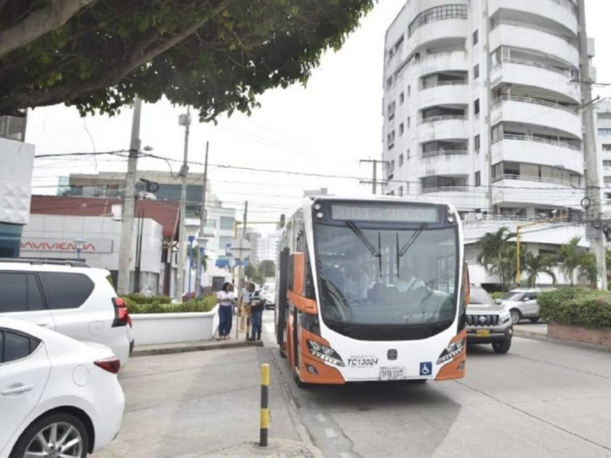 Porque no le dio la vía, conductor hace disparos a un bus de Transcaribe
