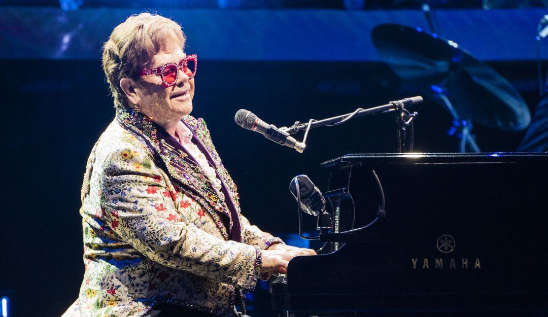¡Otro artista que cancela conciertos por COVID! Elton John dio positivo