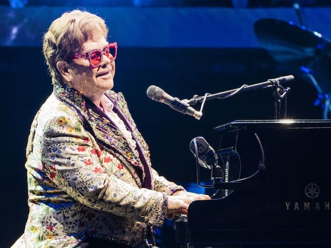 ¡Otro artista que cancela conciertos por COVID! Elton John dio positivo