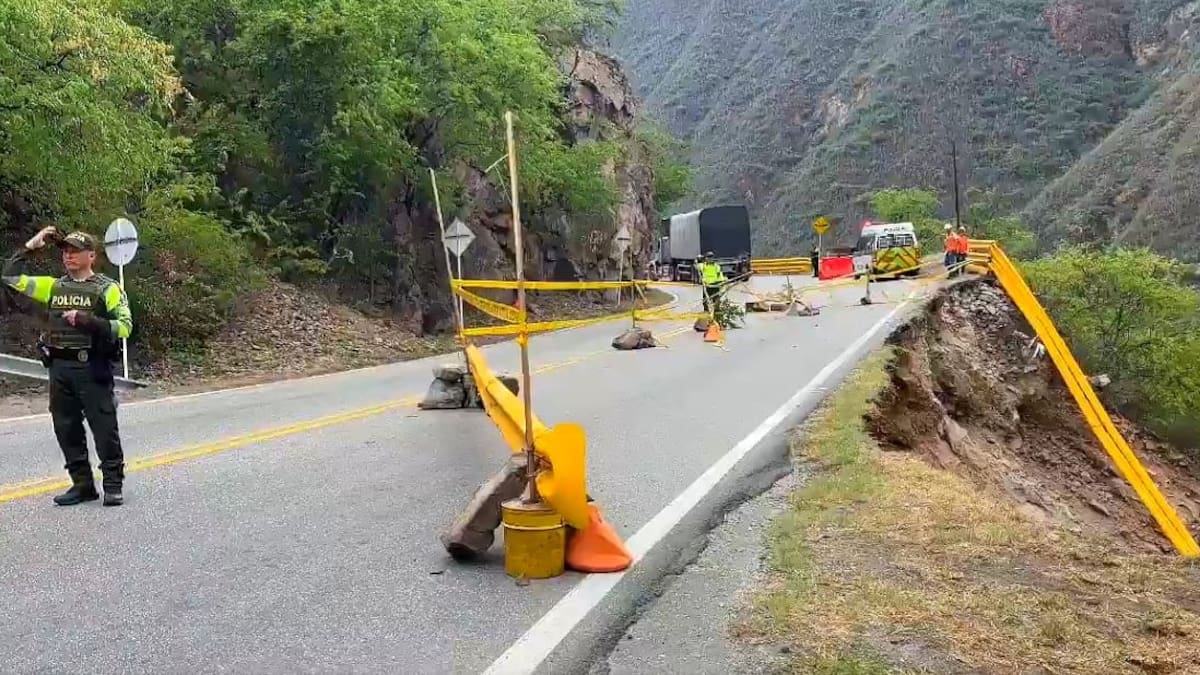Camioneros advierten millonarias pérdidas por restricción en la vía Bucaramanga-San Gil