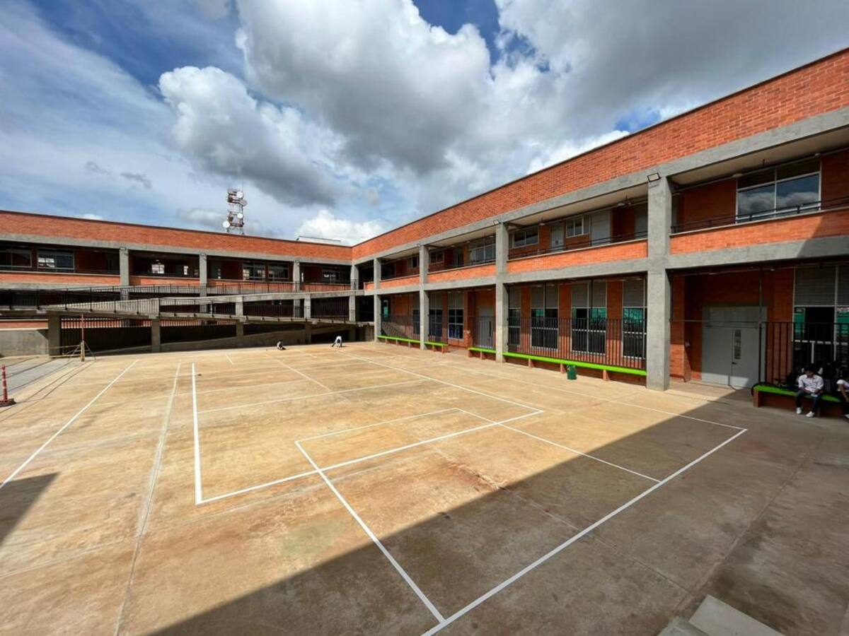 Iniciaron las clases sin poder estrenar la Camacho Carreño