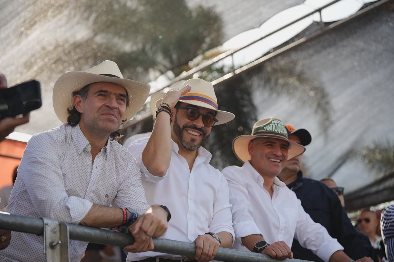 Presidente de Colombia, Abelardo de la Espriella en compañía del gobernador de Antioquia, Andrés Julián Rendón y del alcalde de Medellín, Federico Gutiérrez. Foto: Cortesía Alcaldía de Medellín