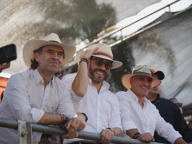Presidente de Colombia, Abelardo de la Espriella en compañía del gobernador de Antioquia, Andrés Julián Rendón y del alcalde de Medellín, Federico Gutiérrez. Foto: Cortesía Alcaldía de Medellín