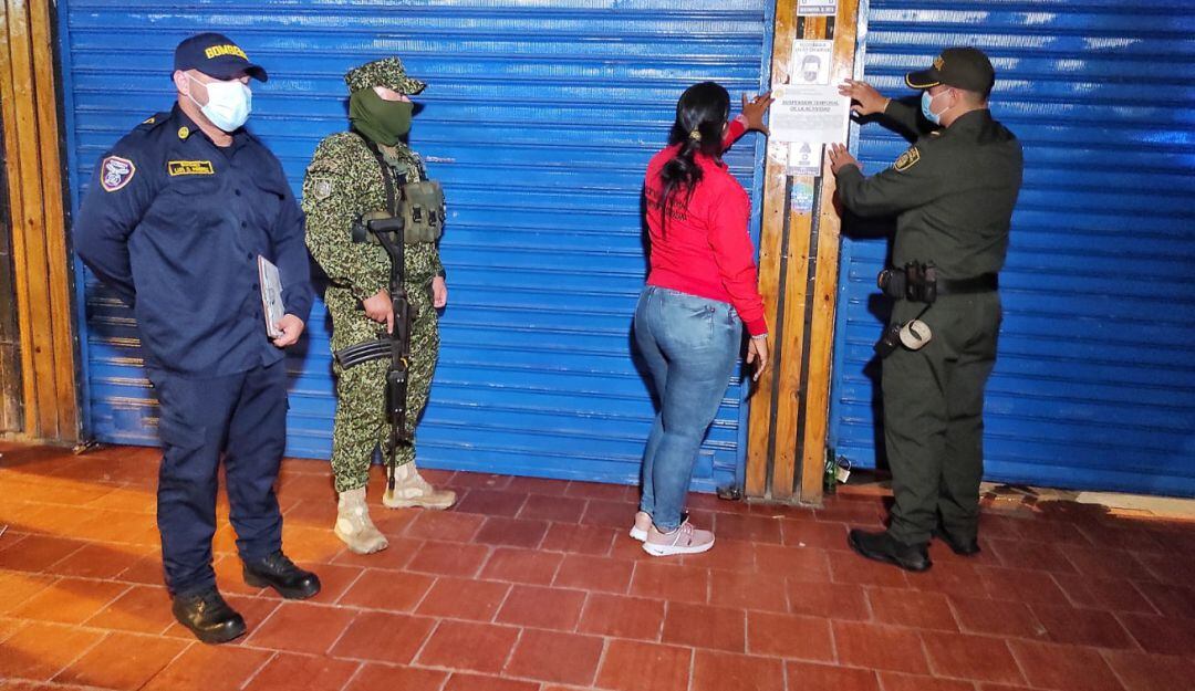 Los negocios Punto Corona Buenos Aires y refresquería El Faraón fueron cerrados por no cumplir con la documentación para su funcionamiento.