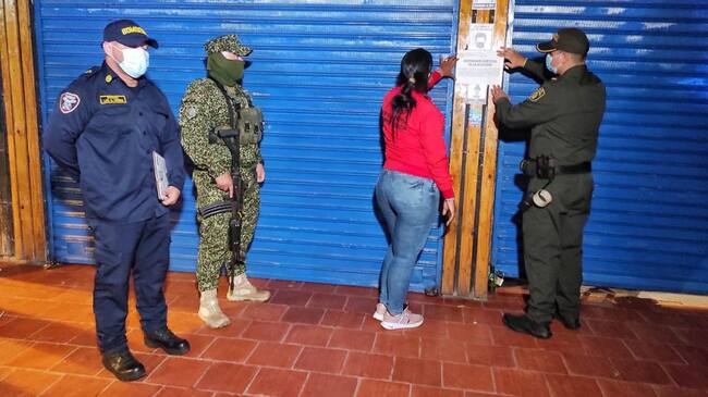 Los negocios Punto Corona Buenos Aires y refresquería El Faraón fueron cerrados por no cumplir con la documentación para su funcionamiento.