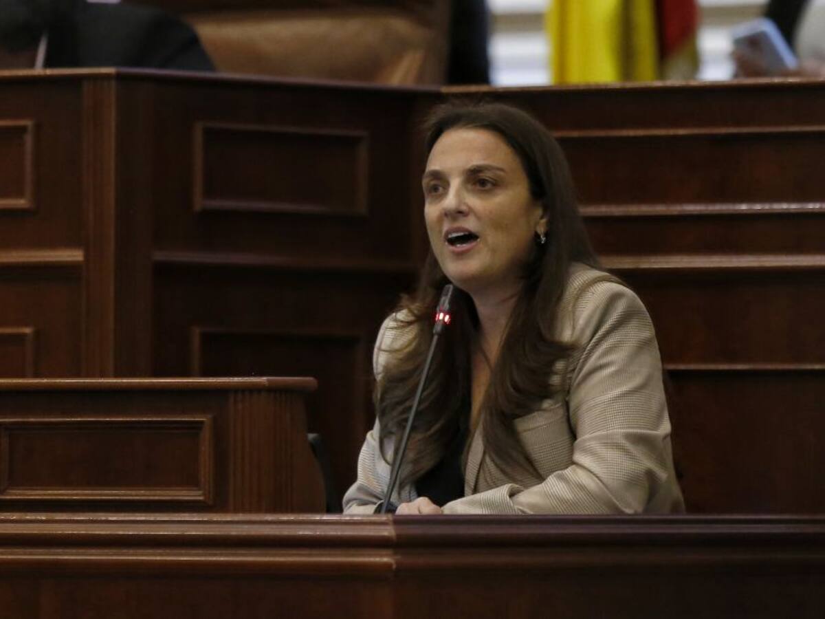 Los congresistas que votaron No a moción de censura contra Karen Abudinen