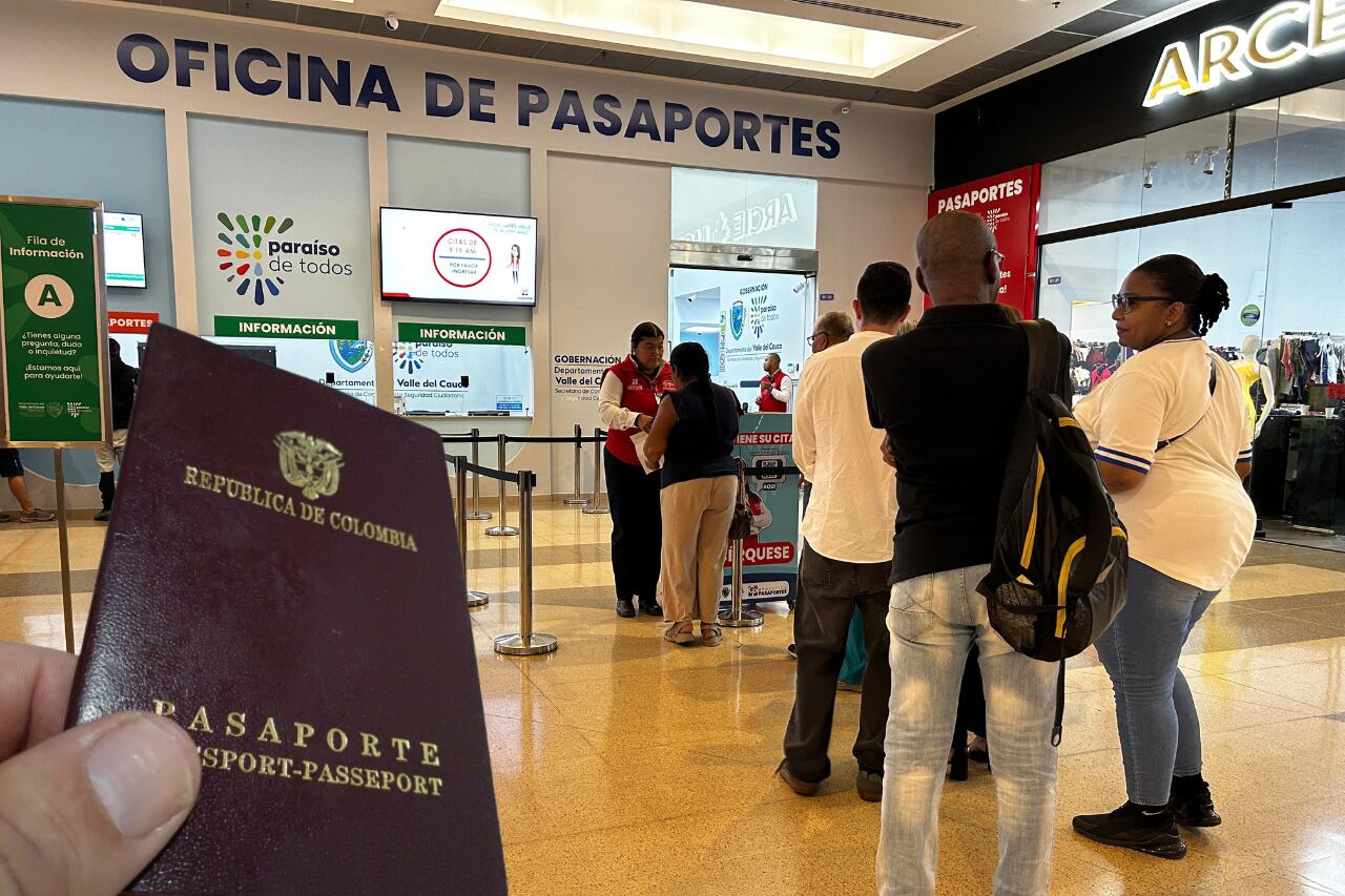 Imagen de referencia. Pasaporte: Getty Images / Oficina: Gobernación del Valle.