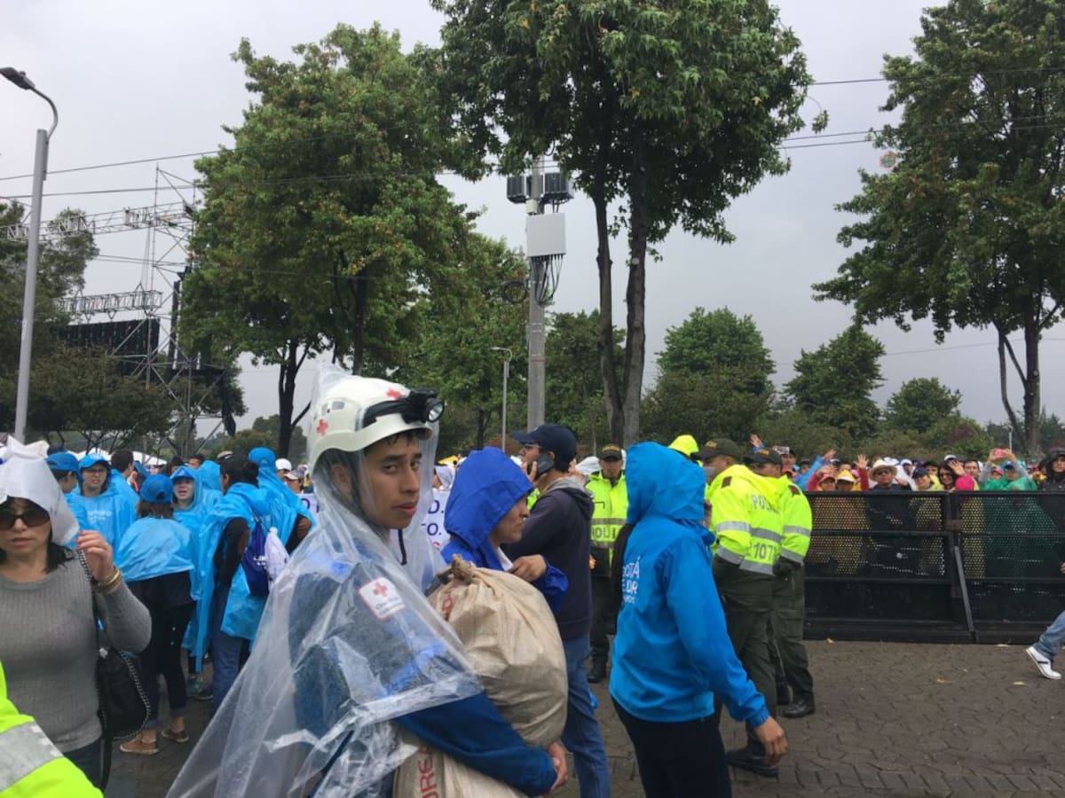 Personal de la Cruz Roja pendientes de cualquier urgencia 