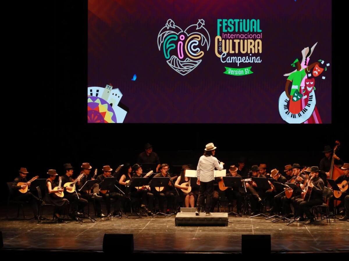La Estudiantina del Altiplano Cundiboyacense inauguró el lanzamiento del FIC
