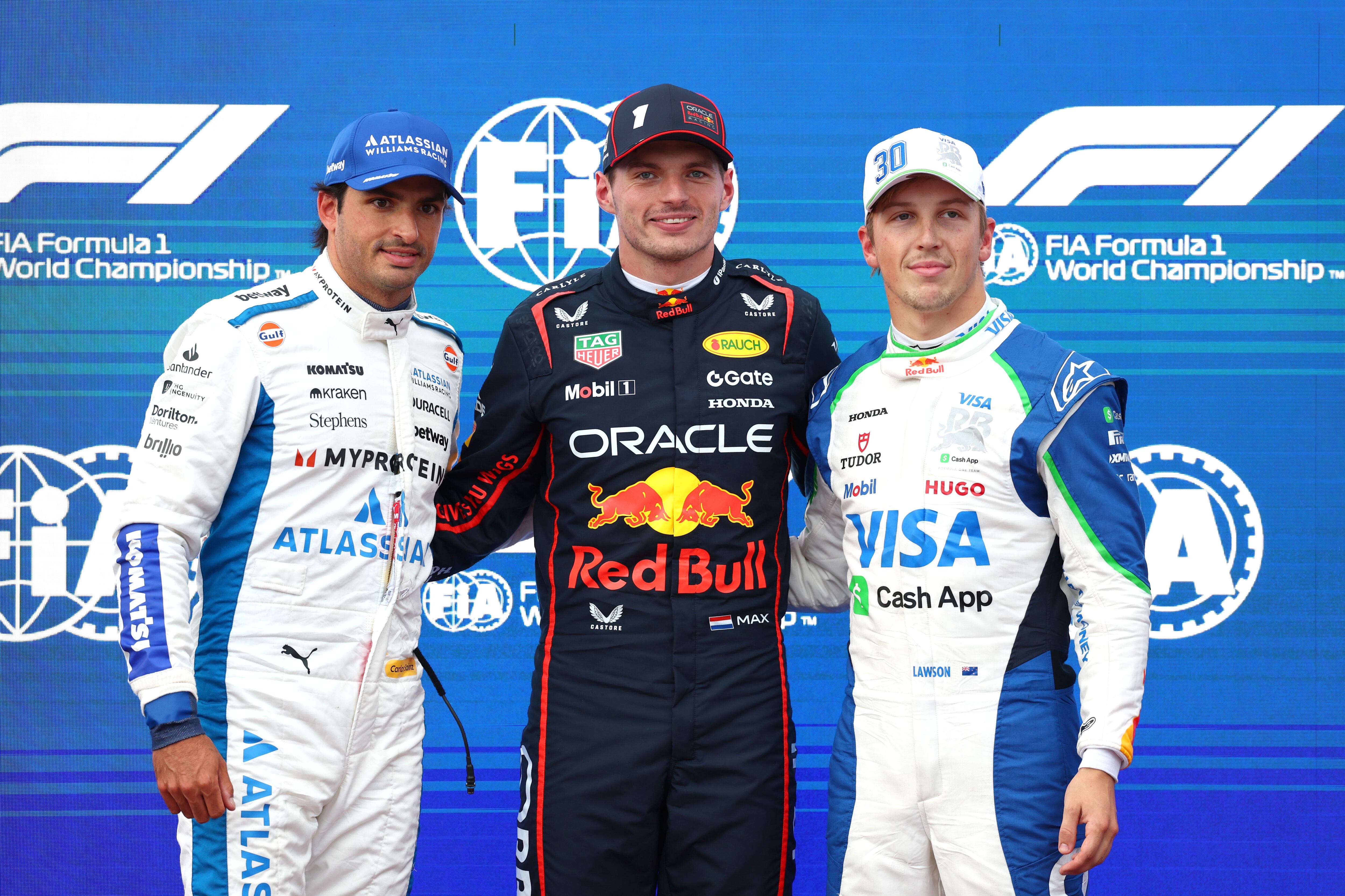 Max Verstappen, Carlos Sainz, Liam Lawson  / Getty Images.
