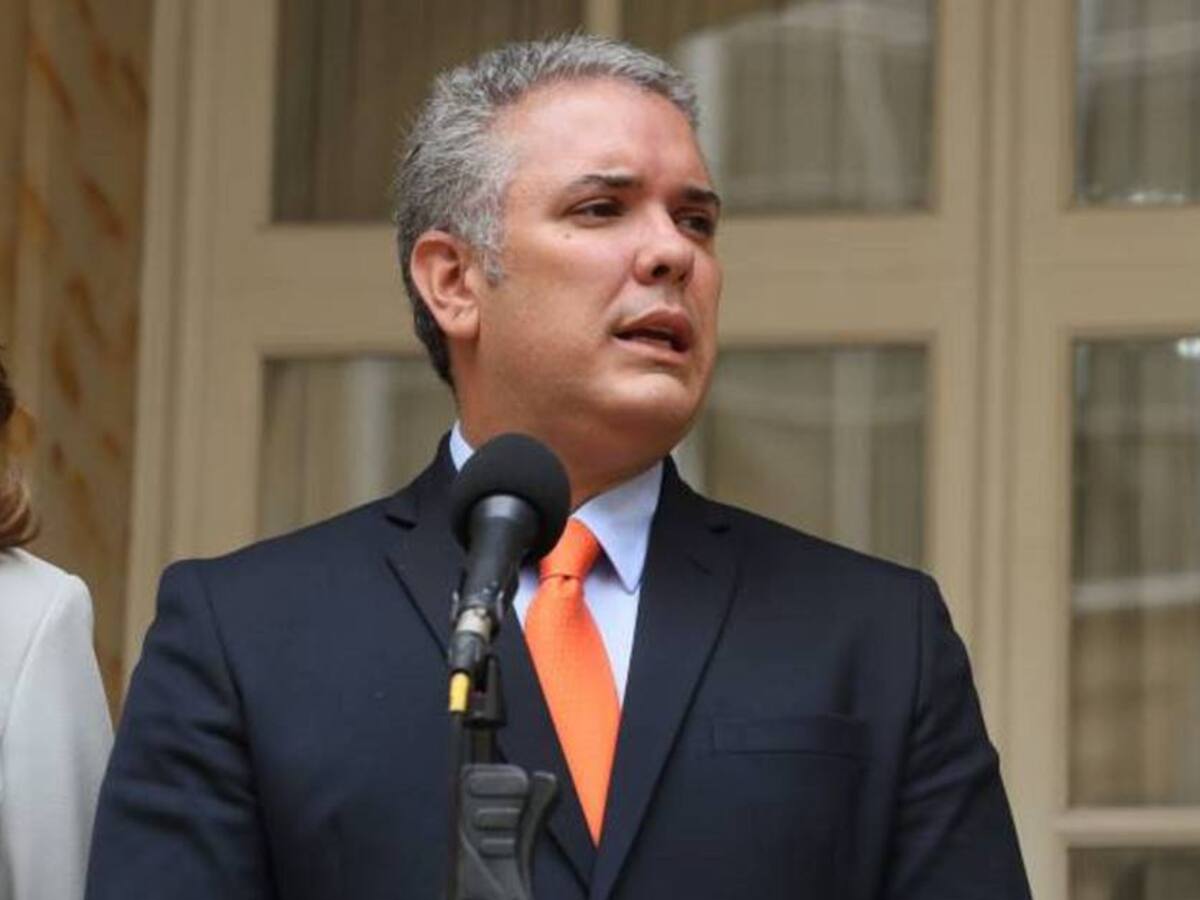 Duque pidió a colombianos prender una velita en memoria de los policías muertos