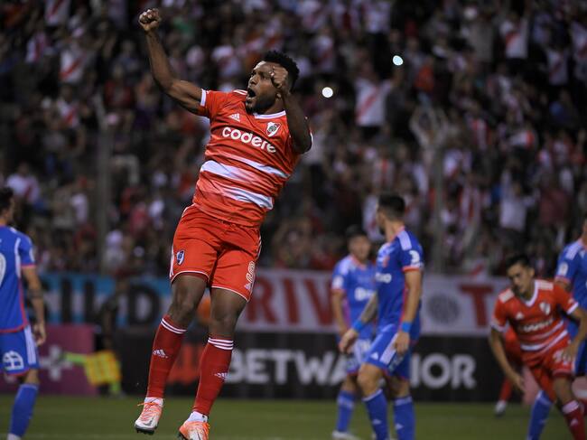 Miguel Ángel Borja festeja su gol ante la Universidad de Chile / Twitter: River Plate.
