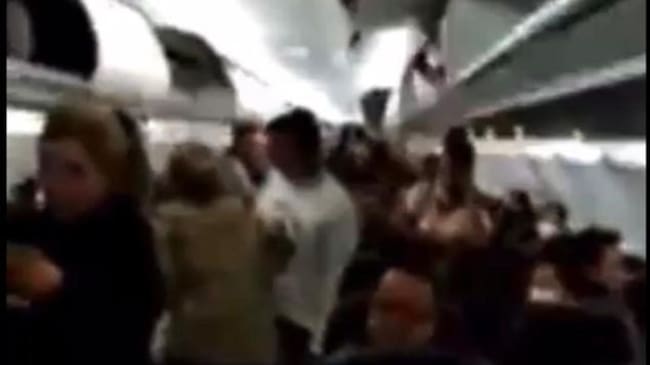 Por lo menos 180 pasajeros de un vuelo de Latam optaron por no bajarse del avión en el aeropuerto El Dorado luego del desvío del vuelo.