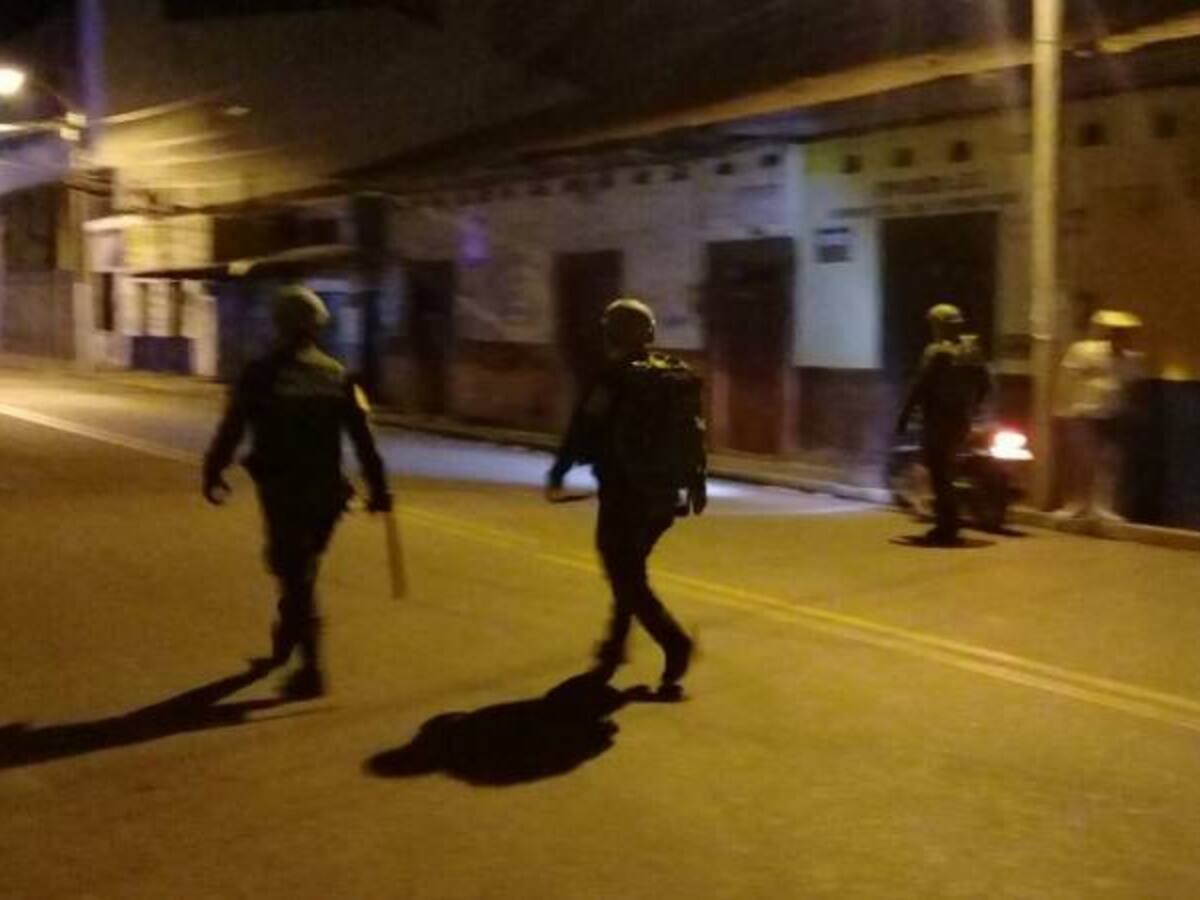 Desmanes en locales comerciales en el Espinal, Tolima