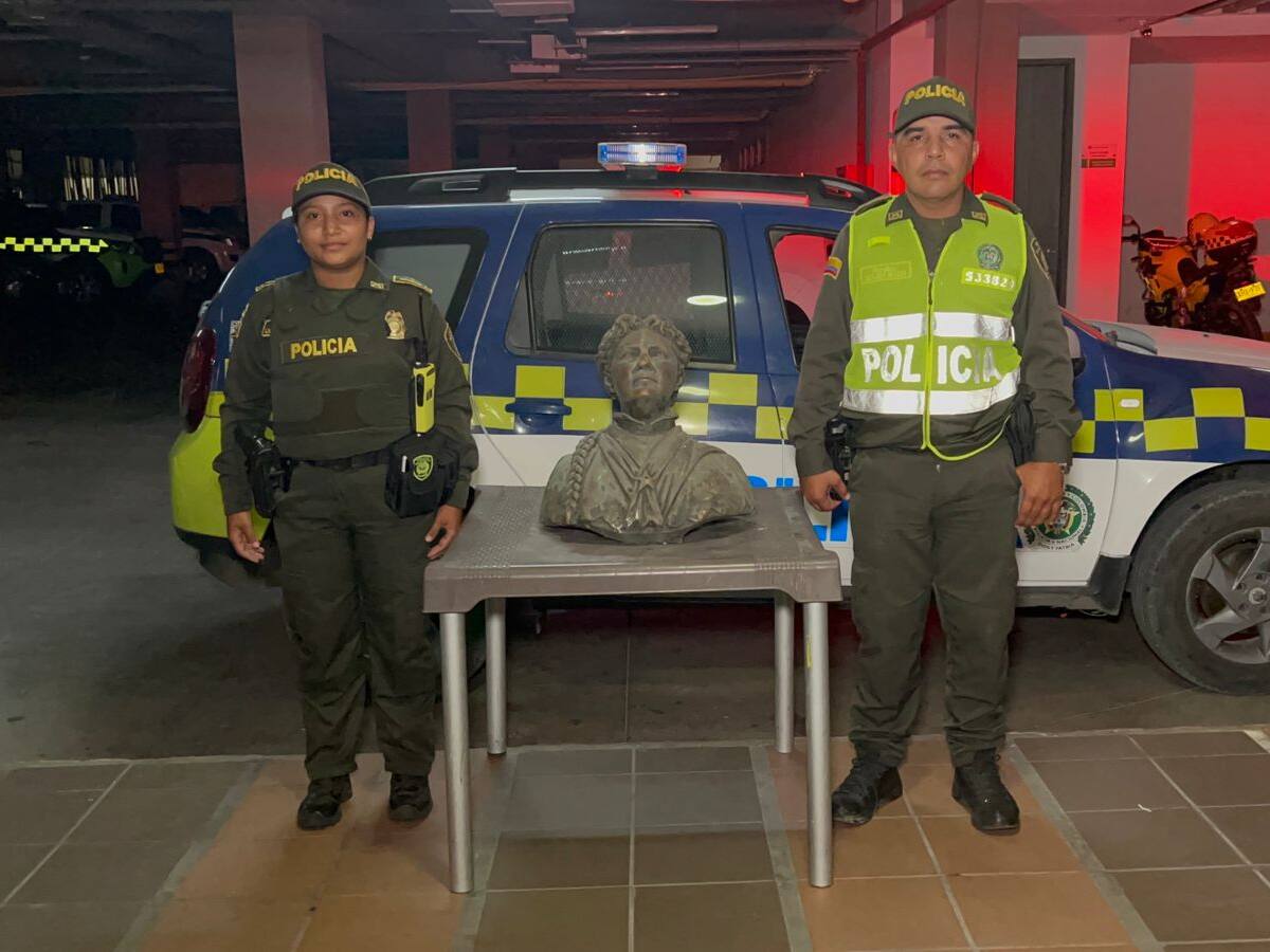 Policía recuperó el busto a Soledad Román de Núñez hurtado en el Parque Apolo