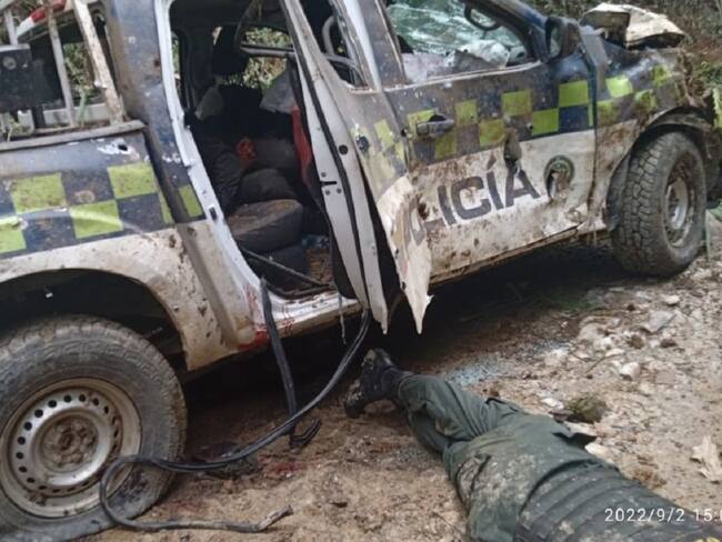 Investigan cómo se salvó de manera milagrosa el uniformado mientras que sus compañeros terminaron sin vida.