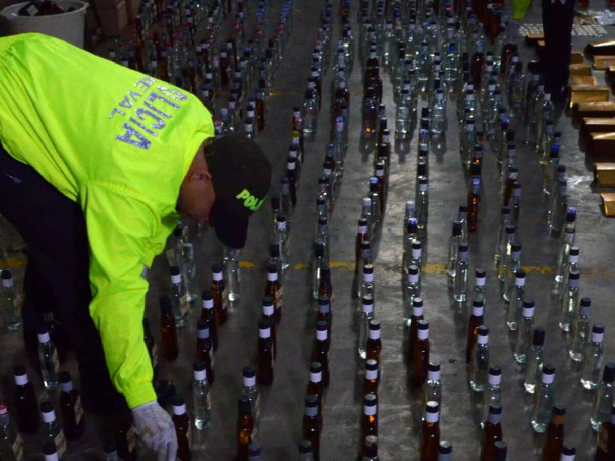 90 galones de licor adulterado fueron incautados en Medellín