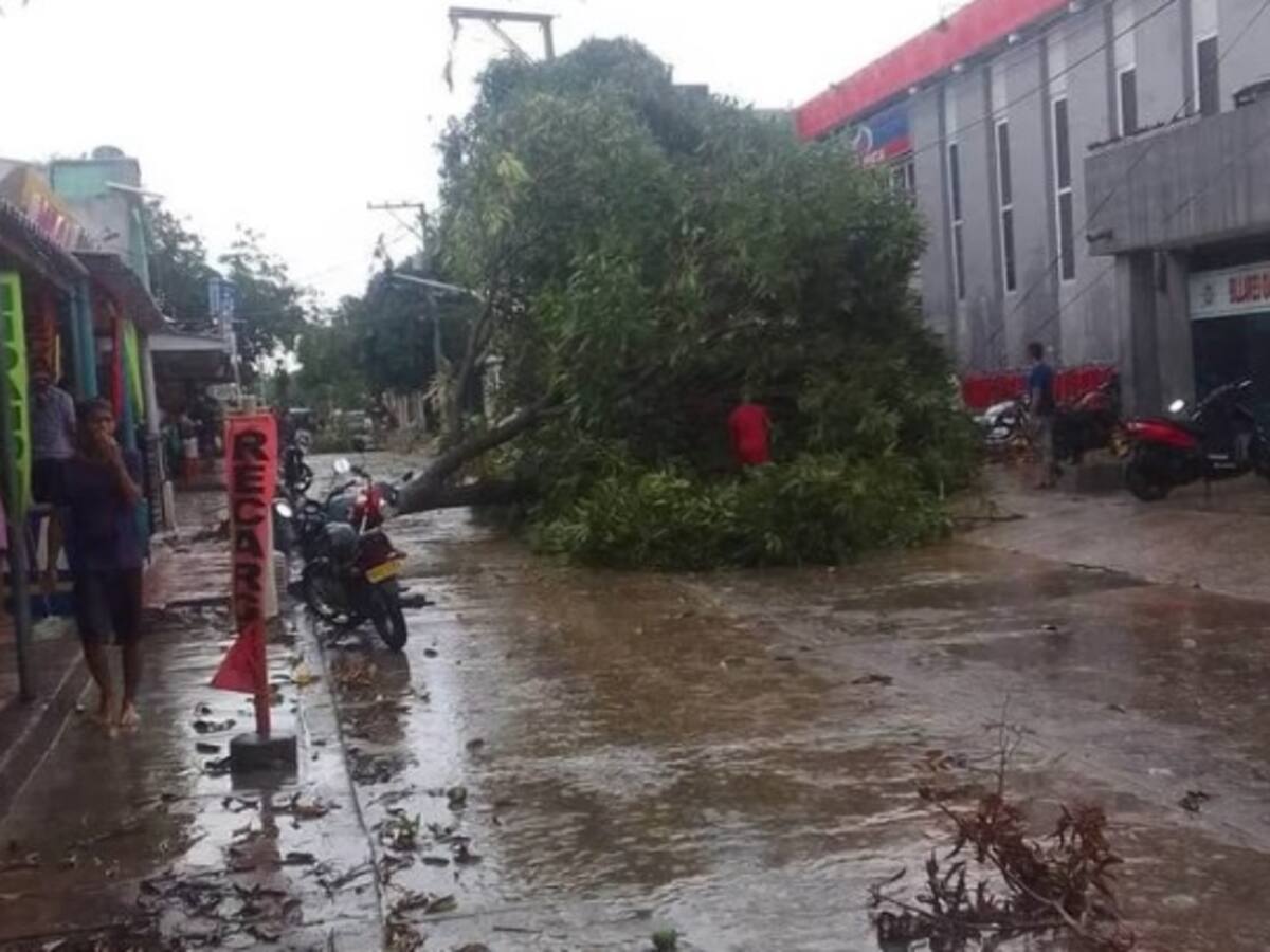 Llegan primeras ayudas para más de 450 familias damnificadas por vendaval en Atlántico