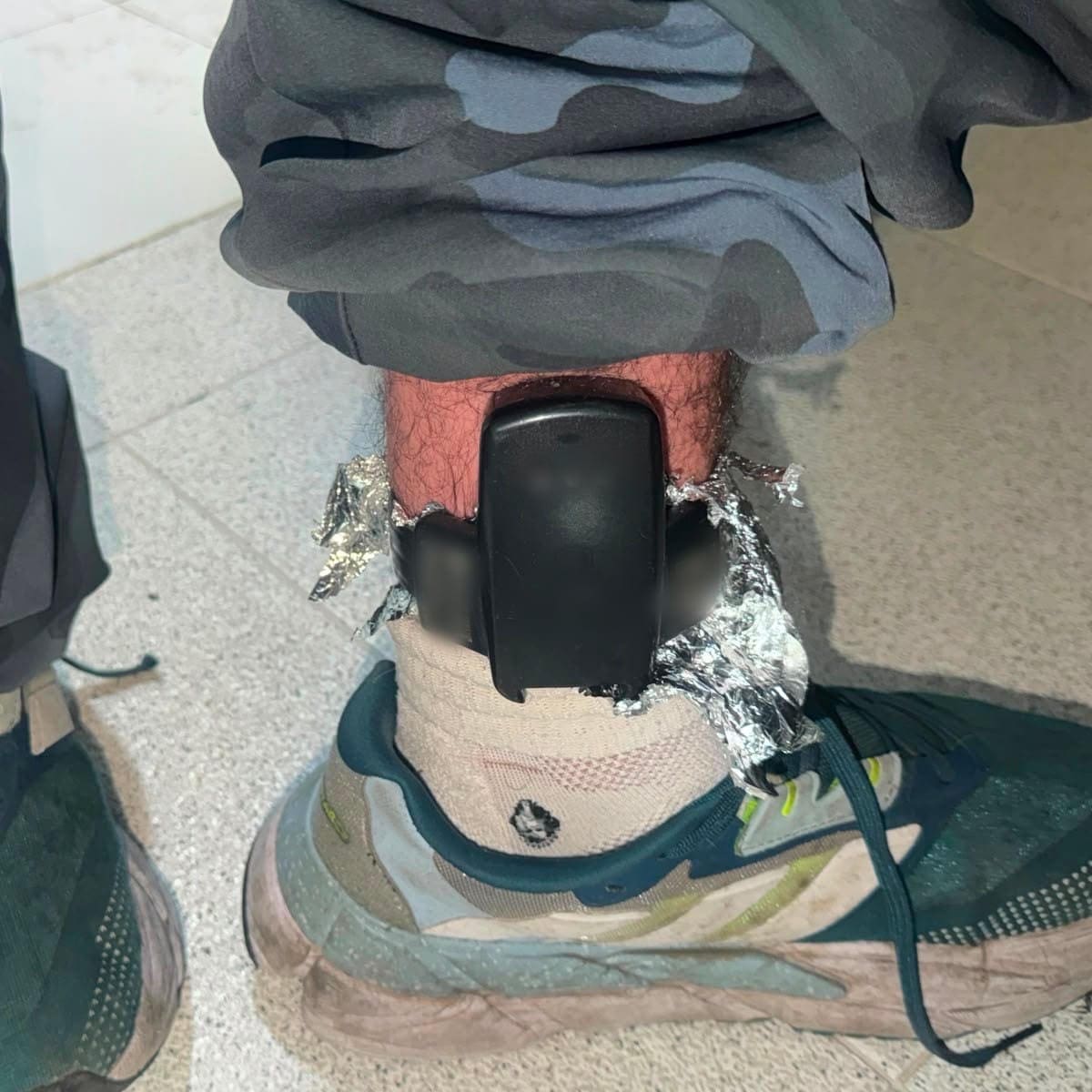 Con brazalete cubierto con aluminio capturan en Chapinero a hombre con domiciliaria por homicidio
