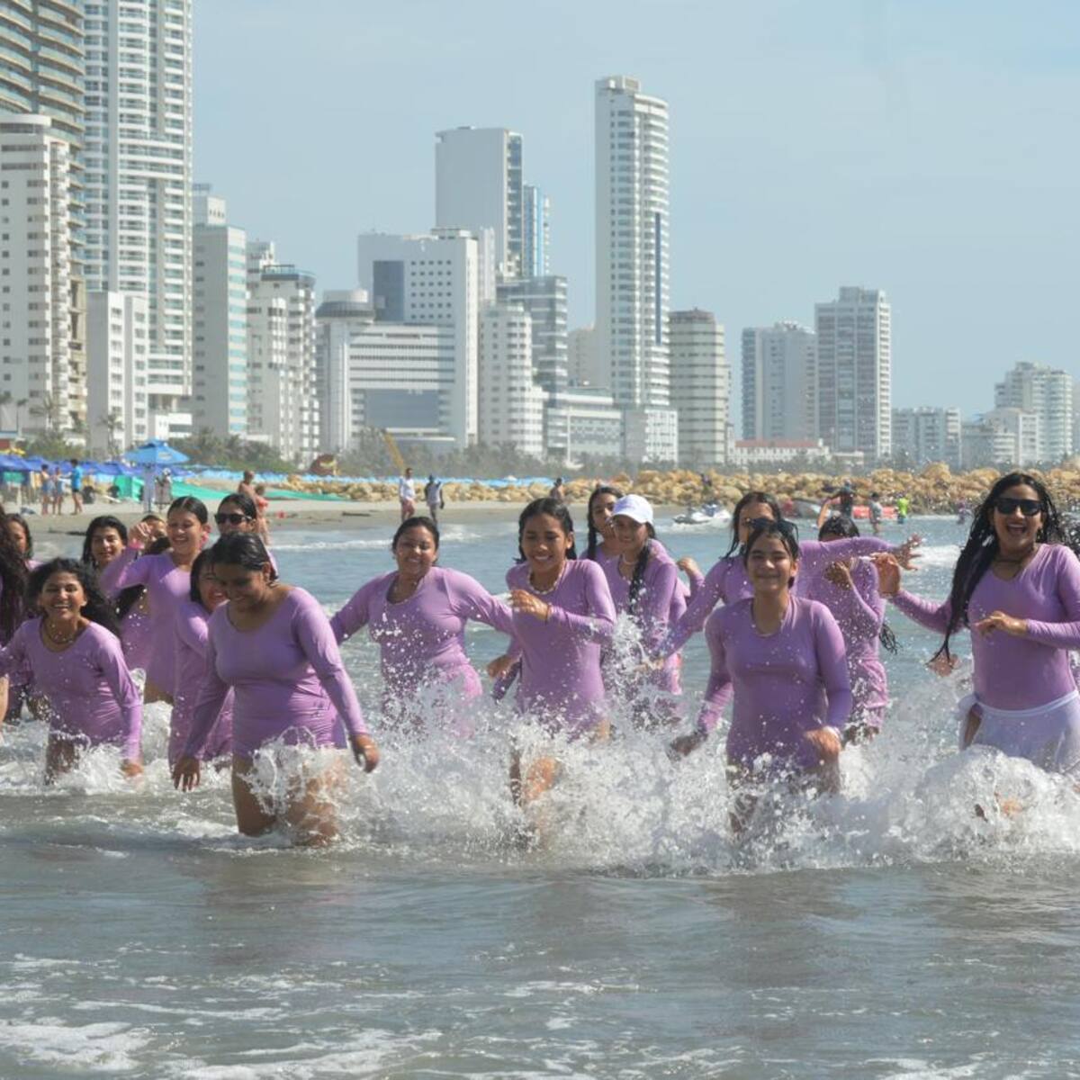 Ejército Nacional lleva a 45 niñas caqueteñas a Cartagena para vivir su primer encuentro con el mar