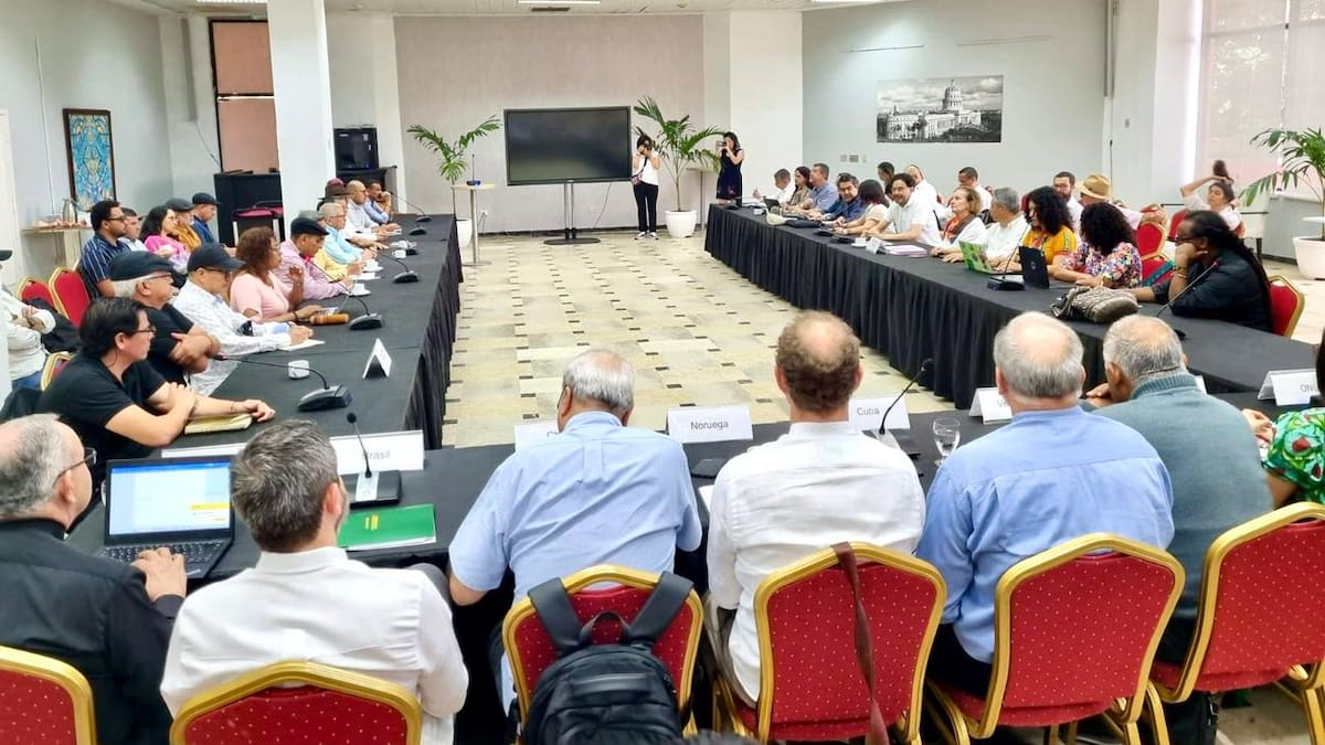 Gobierno y ELN extienden por seis meses más el cese al fuego